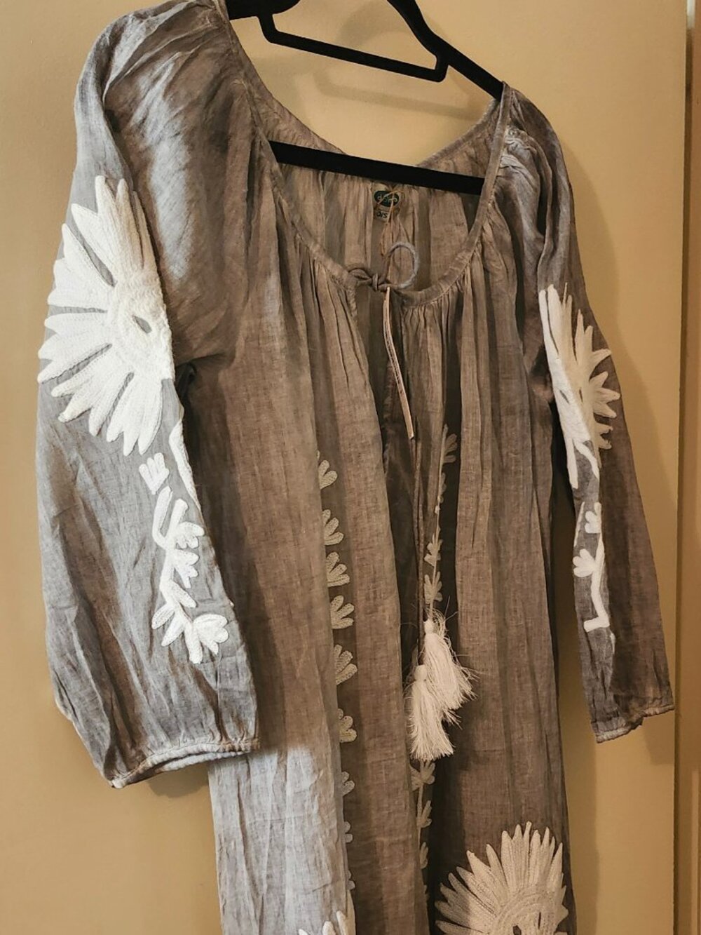 Dolma one size Kaftan NWT has a slip grey tones